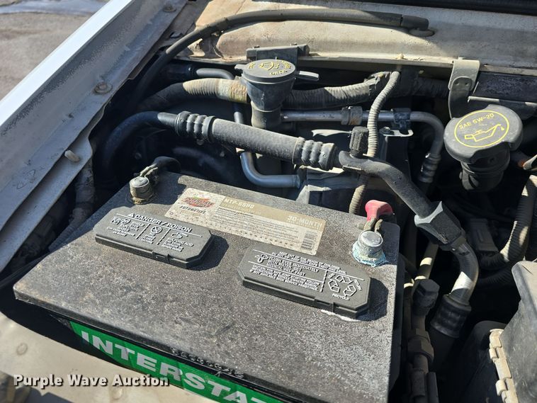 image for item DO7731 2004 Ford E350 Super Duty XL van