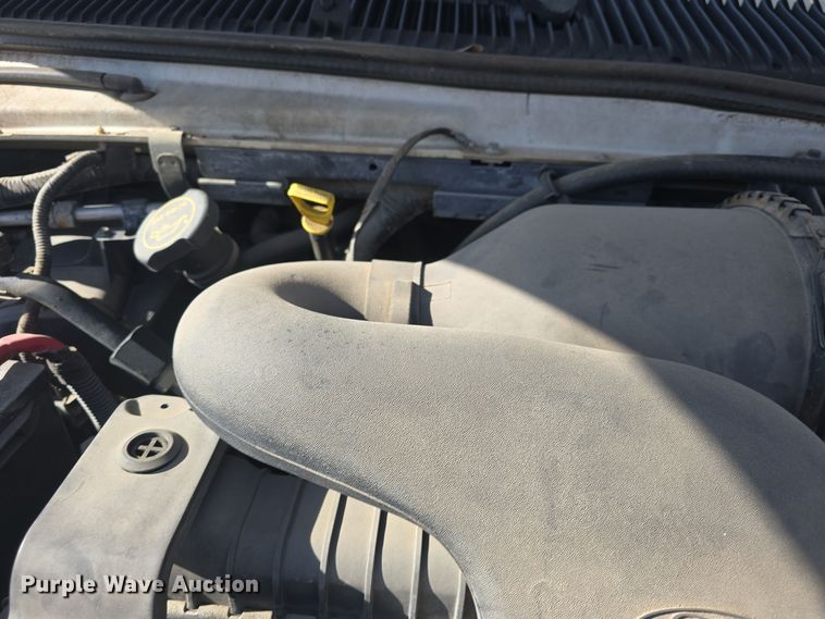 image for item DO7731 2004 Ford E350 Super Duty XL van