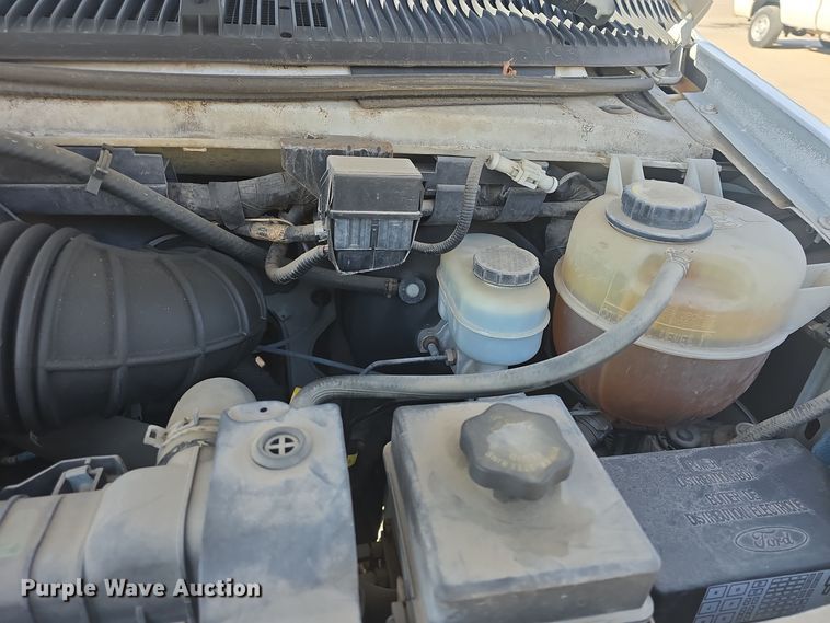 image for item DO7731 2004 Ford E350 Super Duty XL van