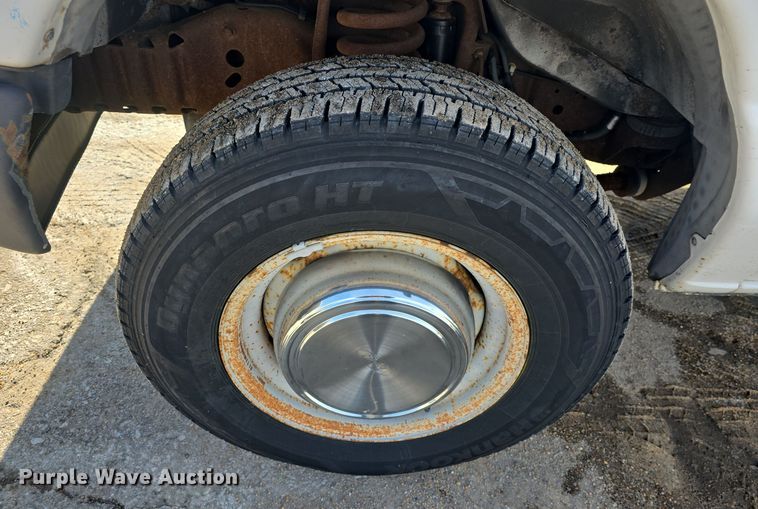 image for item DO7731 2004 Ford E350 Super Duty XL van