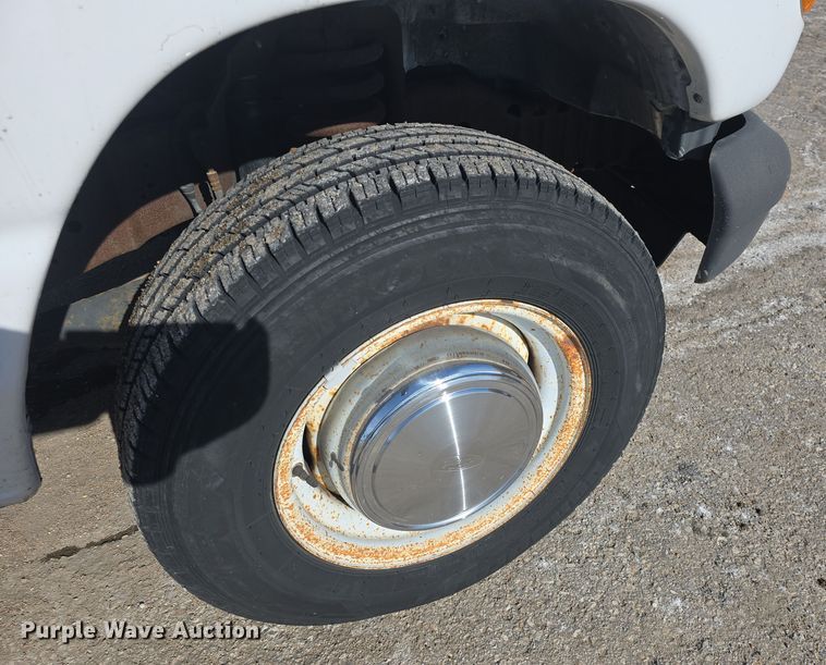 image for item DO7731 2004 Ford E350 Super Duty XL van