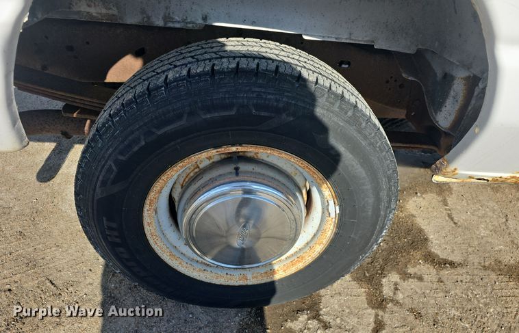 image for item DO7731 2004 Ford E350 Super Duty XL van