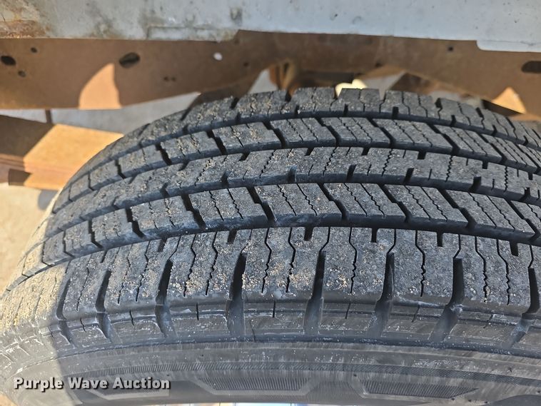 image for item DO7731 2004 Ford E350 Super Duty XL van