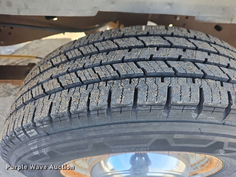 image for item DO7731 2004 Ford E350 Super Duty XL van