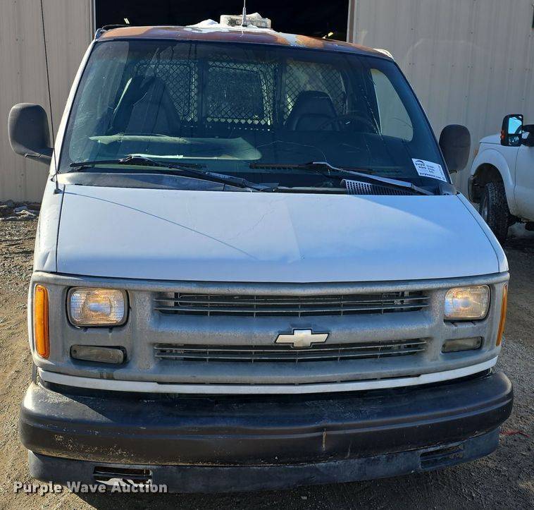 image for item DO7732 1999 Chevrolet Express 1500 van
