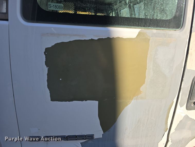 image for item DO7732 1999 Chevrolet Express 1500 van