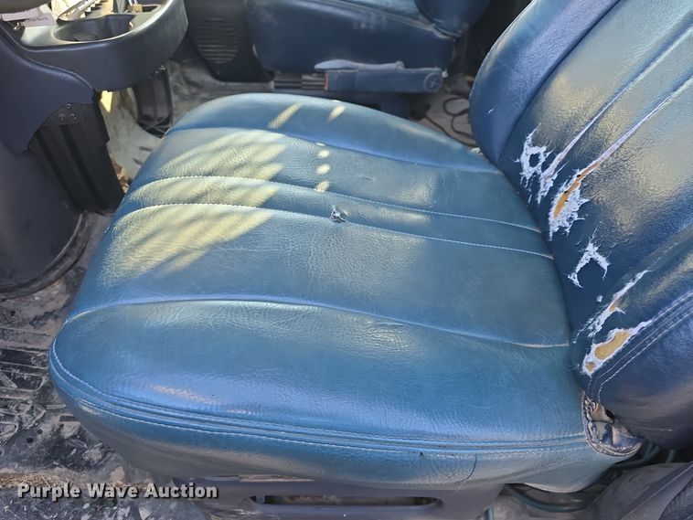 image for item DO7732 1999 Chevrolet Express 1500 van