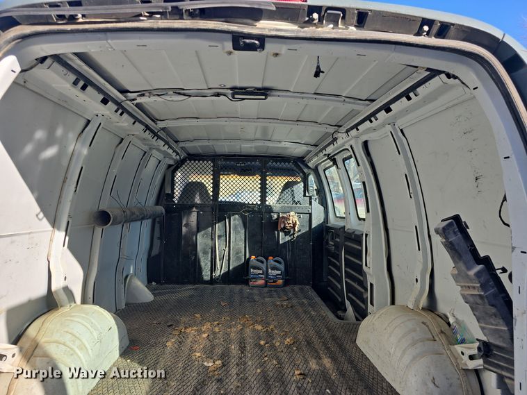 image for item DO7732 1999 Chevrolet Express 1500 van