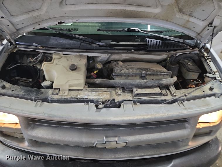 image for item DO7732 1999 Chevrolet Express 1500 van