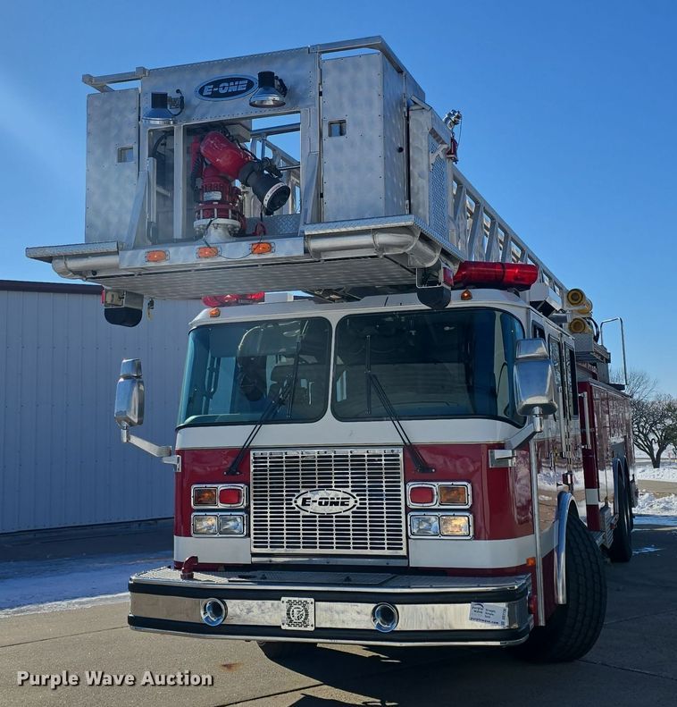 image for item DO7736 2000 Emergency One quint fire truck