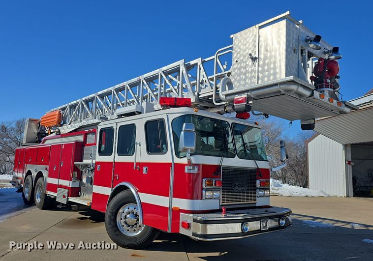 image for item DO7736 2000 Emergency One quint fire truck