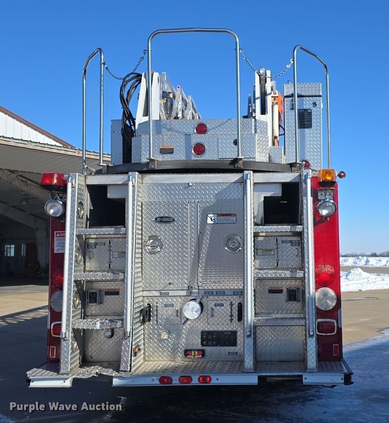 image for item DO7736 2000 Emergency One quint fire truck