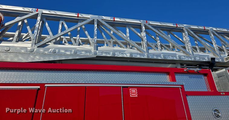 image for item DO7736 2000 Emergency One quint fire truck