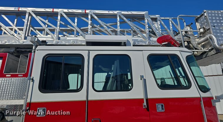 image for item DO7736 2000 Emergency One quint fire truck