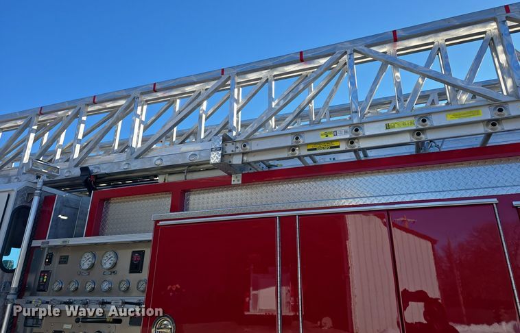 image for item DO7736 2000 Emergency One quint fire truck