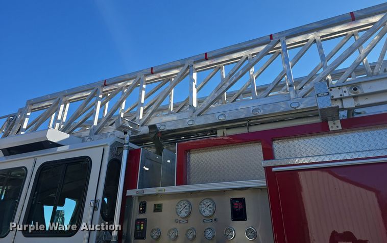 image for item DO7736 2000 Emergency One quint fire truck