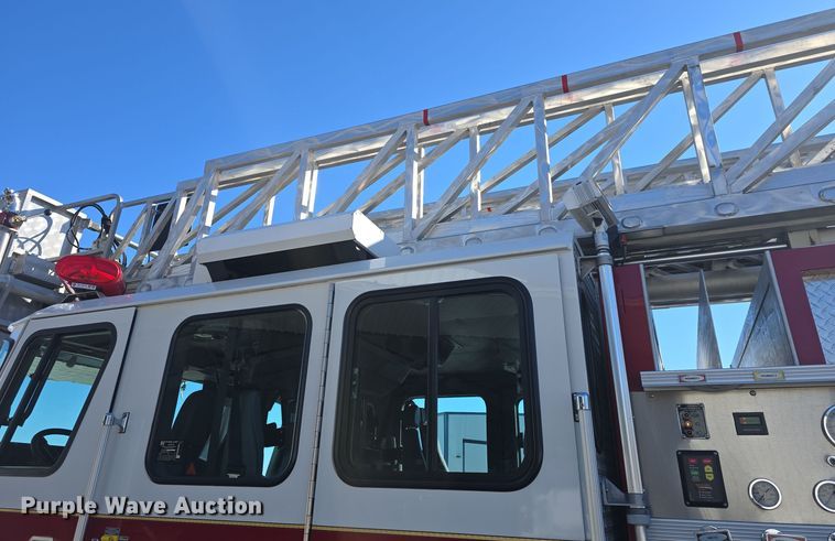 image for item DO7736 2000 Emergency One quint fire truck