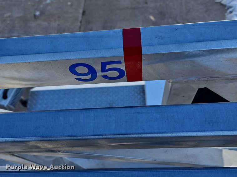 image for item DO7736 2000 Emergency One quint fire truck