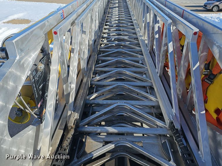 image for item DO7736 2000 Emergency One quint fire truck