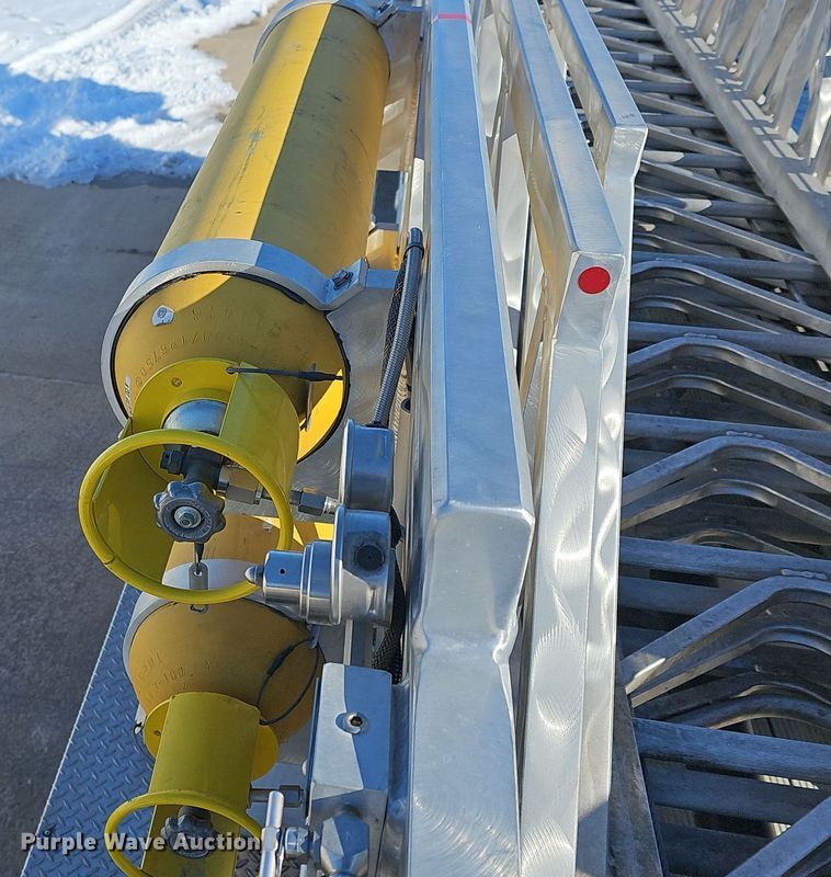 image for item DO7736 2000 Emergency One quint fire truck