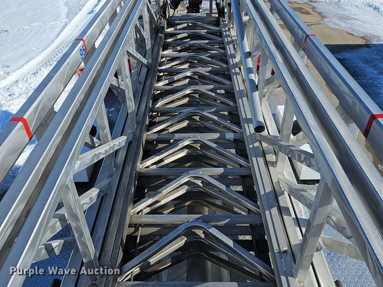 image for item DO7736 2000 Emergency One quint fire truck