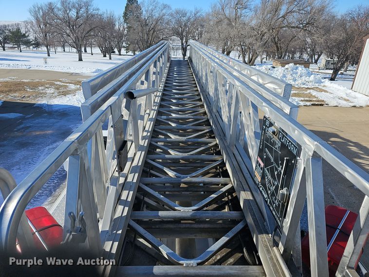 image for item DO7736 2000 Emergency One quint fire truck