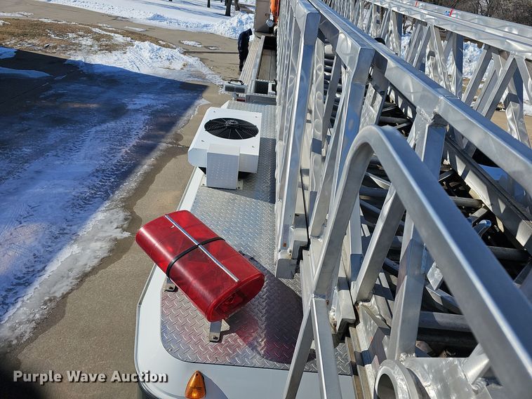 image for item DO7736 2000 Emergency One quint fire truck