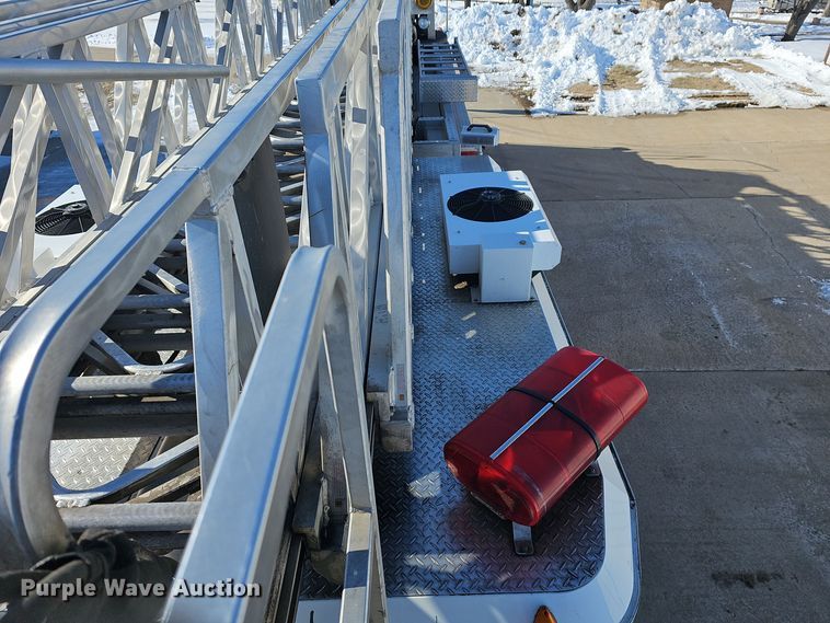 image for item DO7736 2000 Emergency One quint fire truck