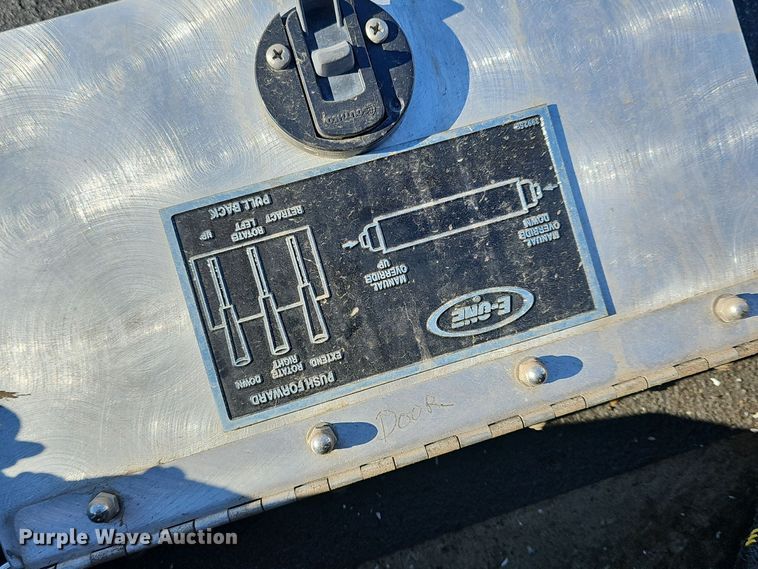 image for item DO7736 2000 Emergency One quint fire truck