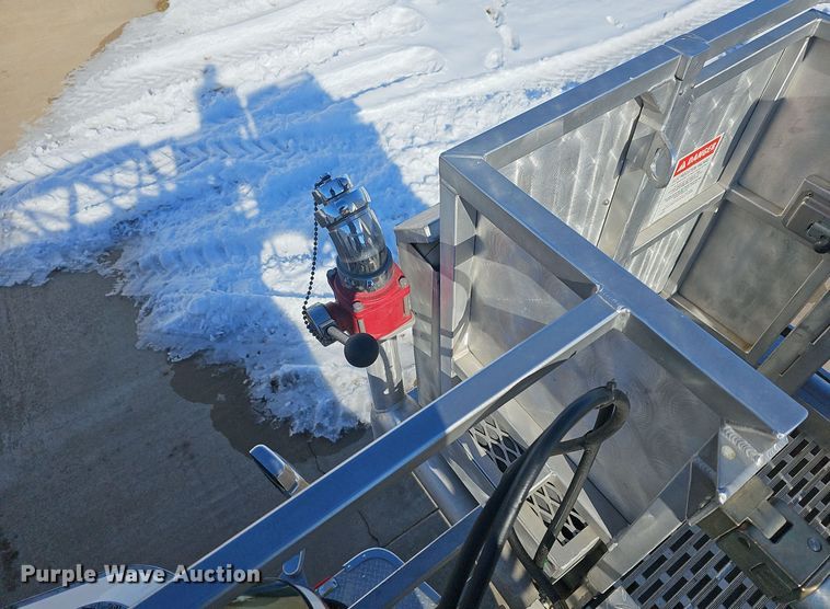 image for item DO7736 2000 Emergency One quint fire truck