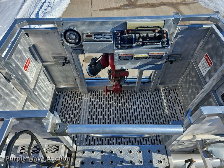 image for item DO7736 2000 Emergency One quint fire truck