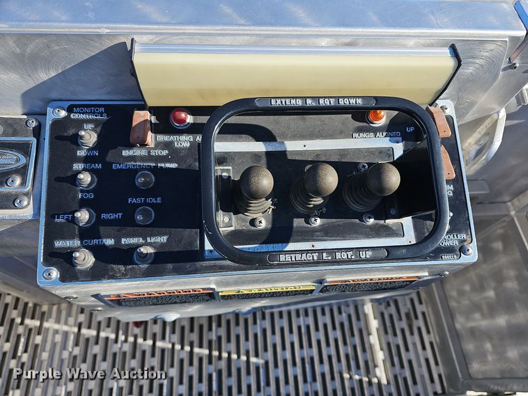 image for item DO7736 2000 Emergency One quint fire truck