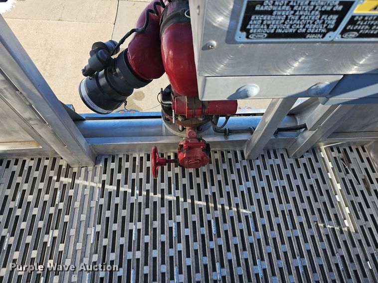 image for item DO7736 2000 Emergency One quint fire truck