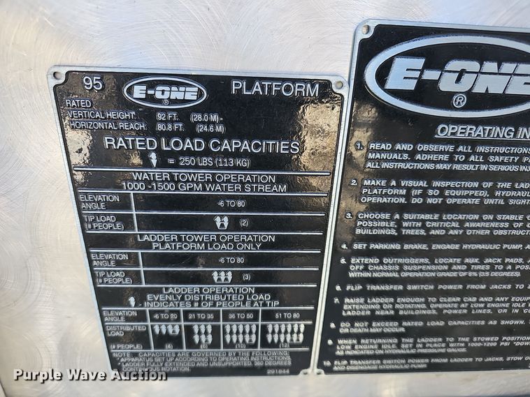 image for item DO7736 2000 Emergency One quint fire truck