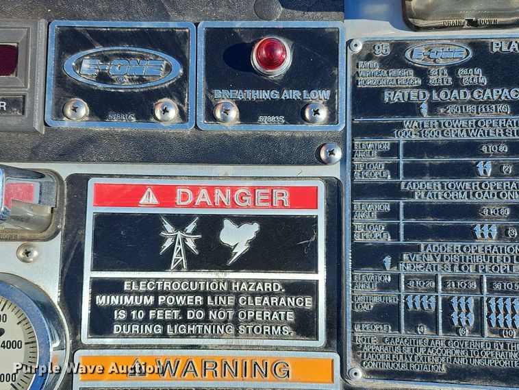 image for item DO7736 2000 Emergency One quint fire truck