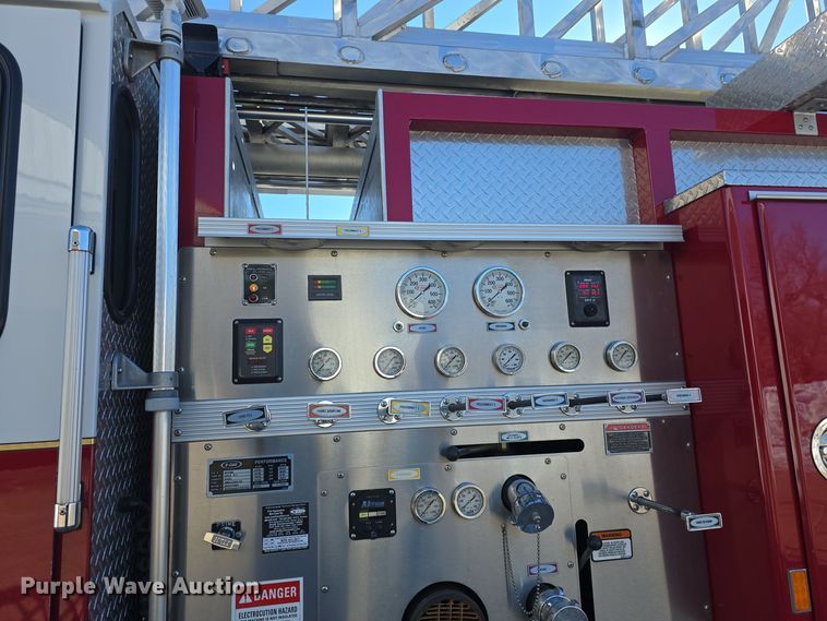 image for item DO7736 2000 Emergency One quint fire truck