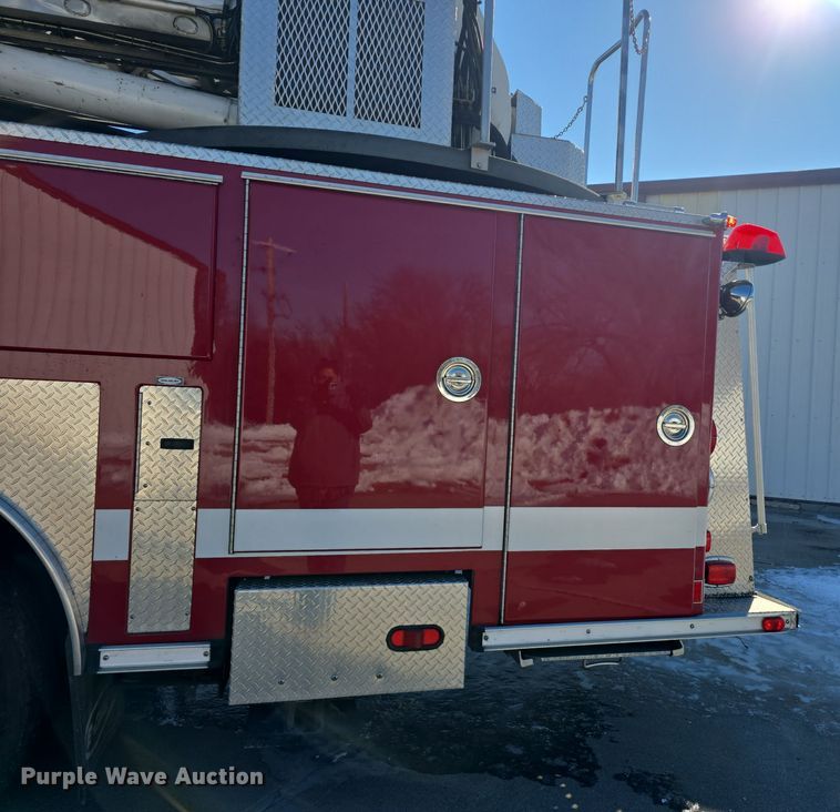 image for item DO7736 2000 Emergency One quint fire truck