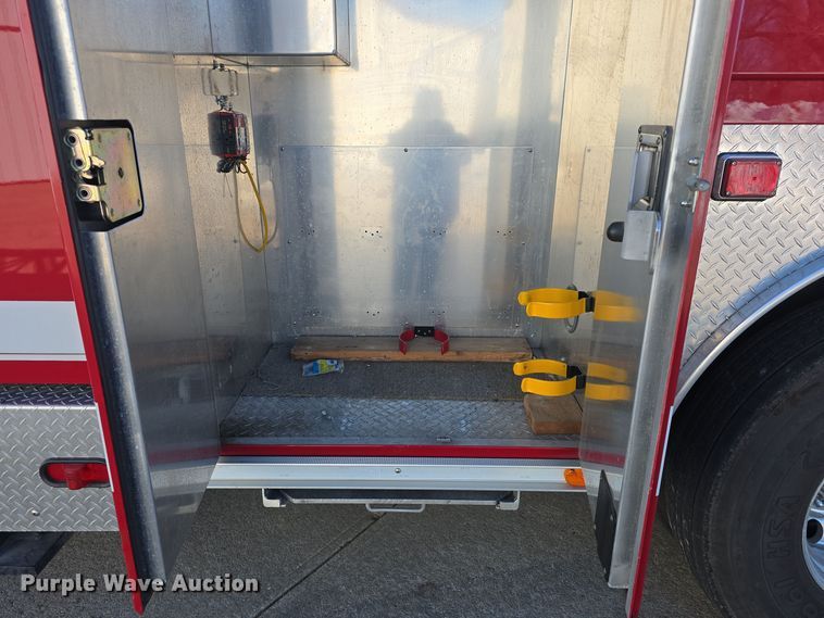 image for item DO7736 2000 Emergency One quint fire truck