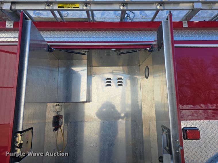 image for item DO7736 2000 Emergency One quint fire truck