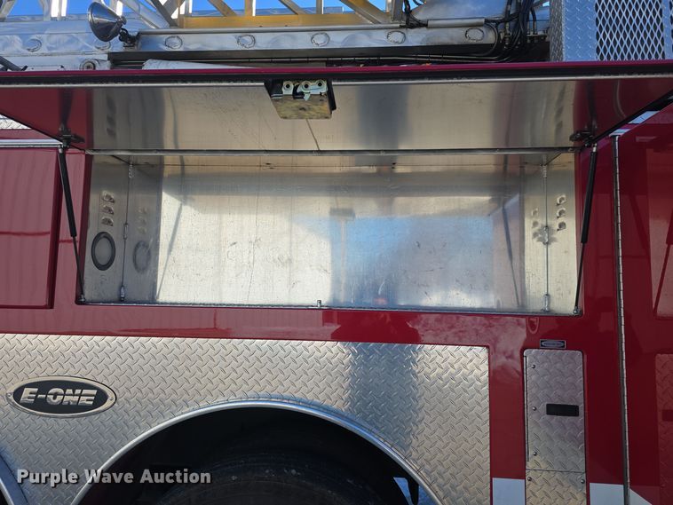 image for item DO7736 2000 Emergency One quint fire truck