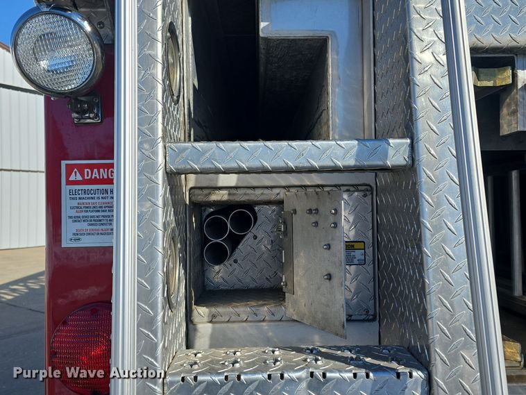 image for item DO7736 2000 Emergency One quint fire truck