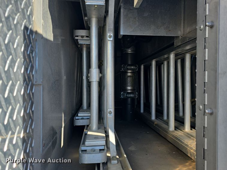 image for item DO7736 2000 Emergency One quint fire truck