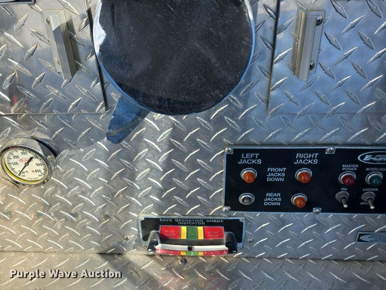 image for item DO7736 2000 Emergency One quint fire truck