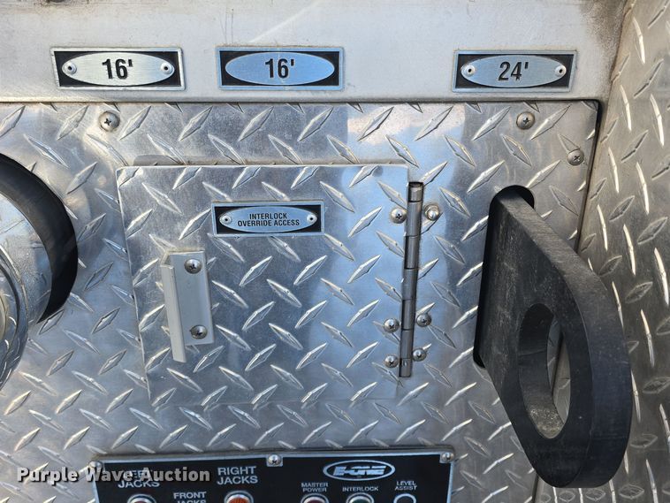 image for item DO7736 2000 Emergency One quint fire truck