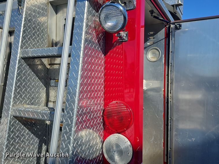 image for item DO7736 2000 Emergency One quint fire truck