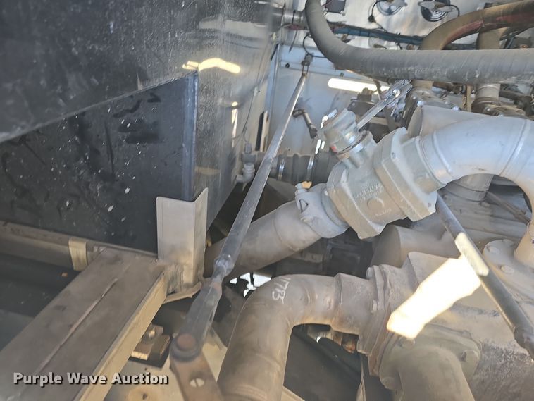 image for item DO7736 2000 Emergency One quint fire truck