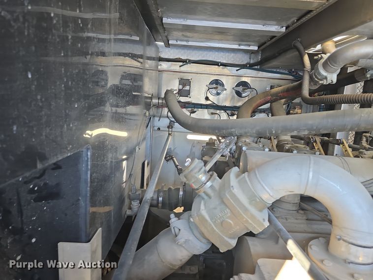 image for item DO7736 2000 Emergency One quint fire truck