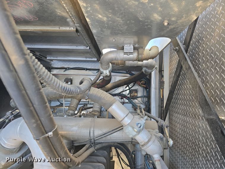 image for item DO7736 2000 Emergency One quint fire truck