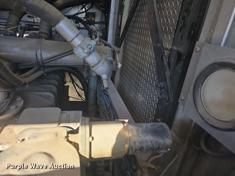 image for item DO7736 2000 Emergency One quint fire truck