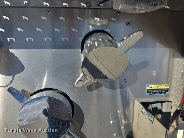 image for item DO7736 2000 Emergency One quint fire truck